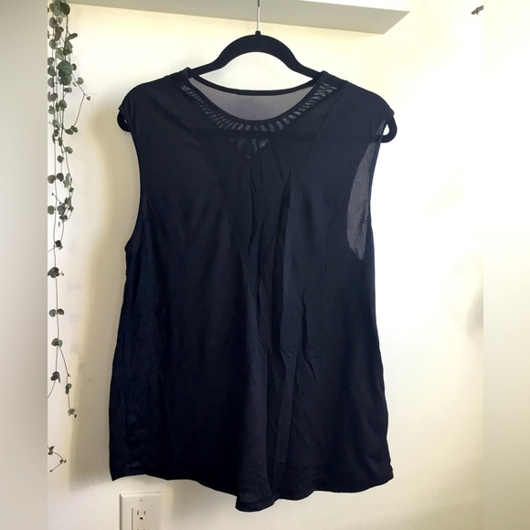 Lululemon, Black, Stylish Sporty top. Size 12. - Picture 1 of 5